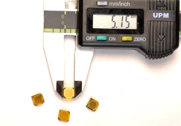 Yellow Color Mono Diamond Single Crystal Diamond Plates High Hardnes