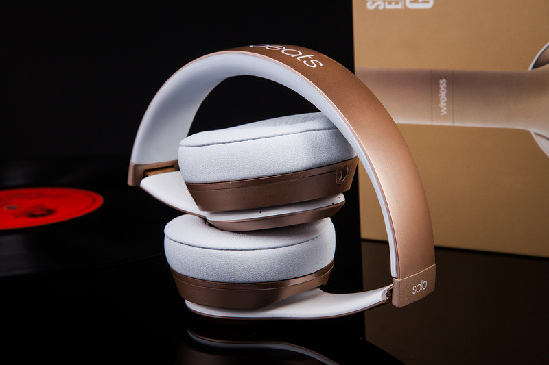 Beats by Dr.Dre Solo2 Wireless Headband Wireless Headphones Special Edition Gold