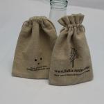 Traditional Printed Jute Drawstring Bag Soft Material For Wedding Favor