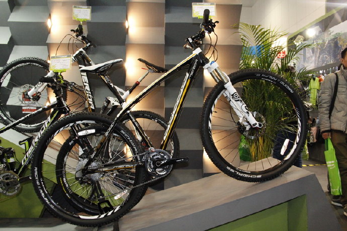 Red 14 Inch Portable Electric Bike , Mini Electric Touring Bike One Speed