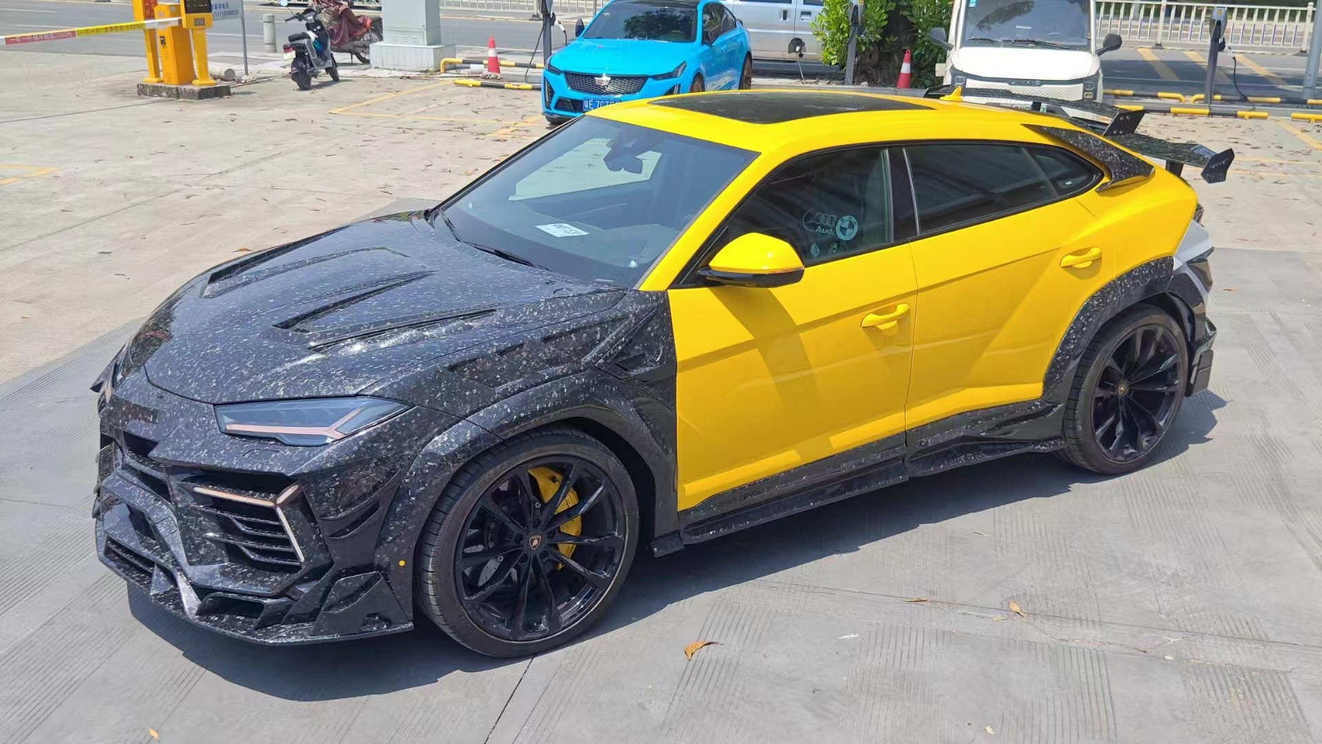 280mm Lamborghini Body Kit URUS MSY Style Front And Rear Bumper Spoiler Hood Kit Green
