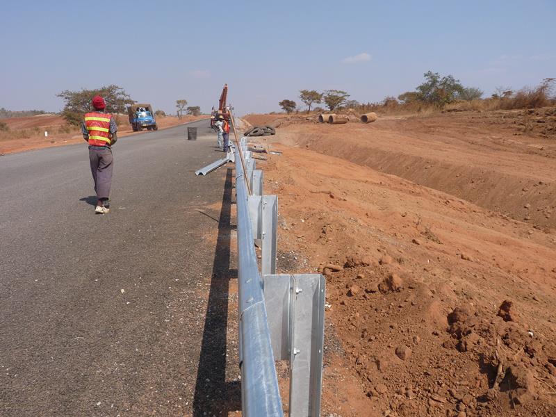 Customized Zinc Coating Hot Dip Galvanised Highway Guardrail for Q235 Q345 Market