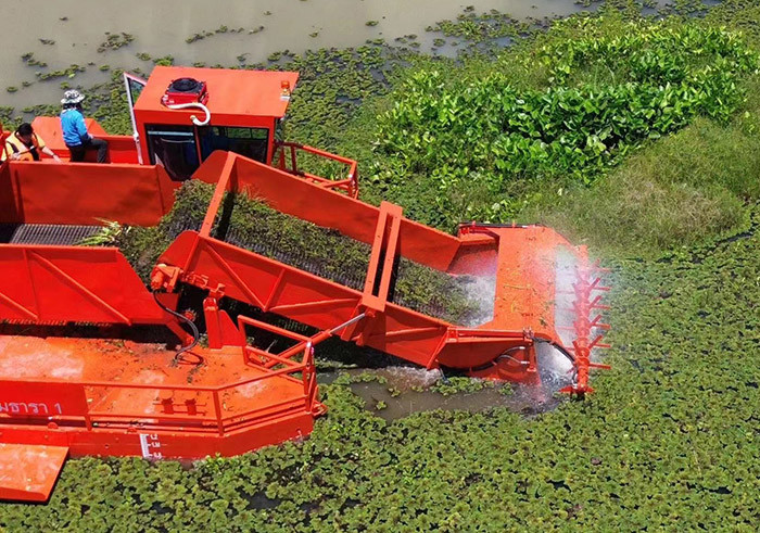 YSAPH12 1.8m Width Water Hyacinth Harvester 88kw With 2 Section Rod Design For Water Grass Cutting