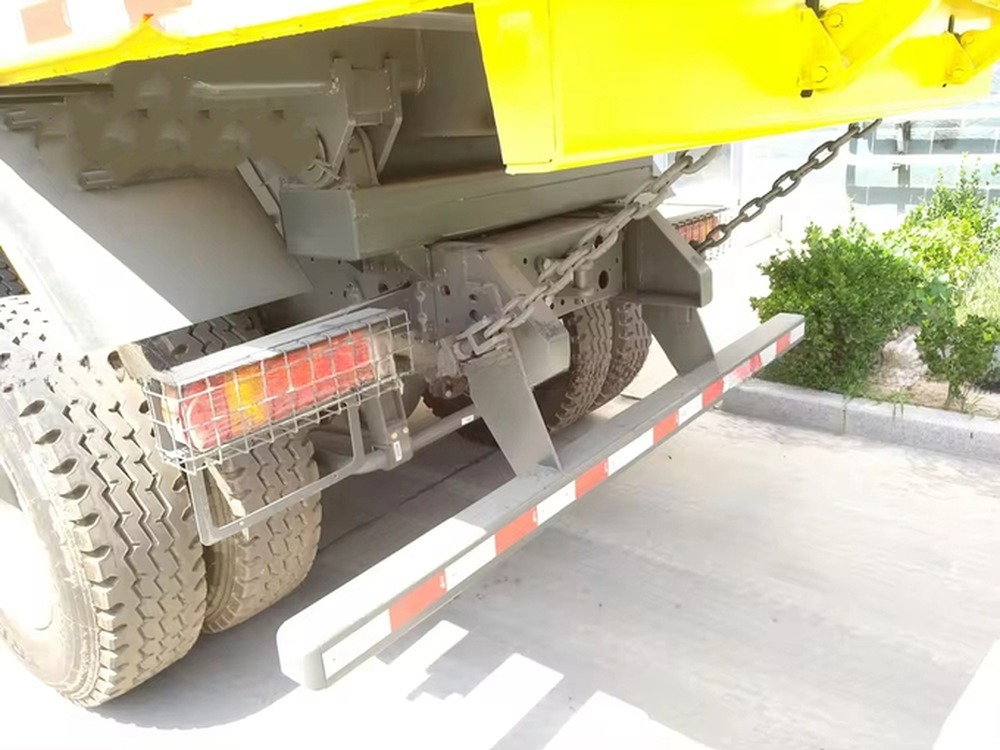 Used Camion Shacman Segement Heavy Truck Left Steering For Mining Transportation