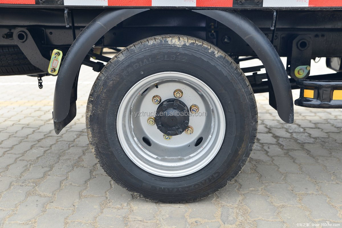 3200mm Wheelbase Transportation Dongfeng 4x2 Light Cargo Truck with YUNNEIDONGLI Engine