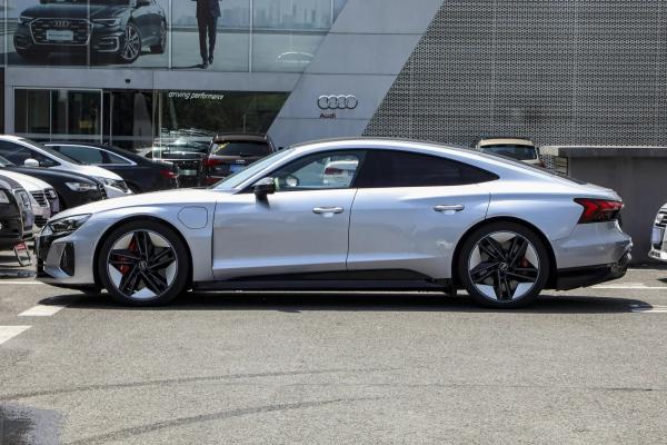 Spot 2022 New Energy Au Di E Tron High Speed Sports Electric Car Au Di Etron