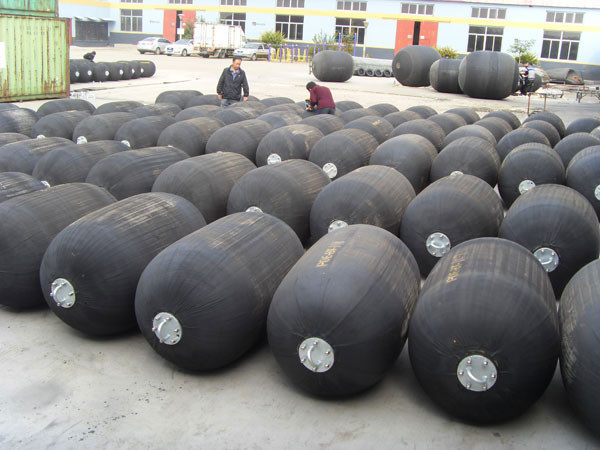Marine Iso 17357 Certificated Yokohama Rubber Fender 50kpa D1.5M*L3.0M