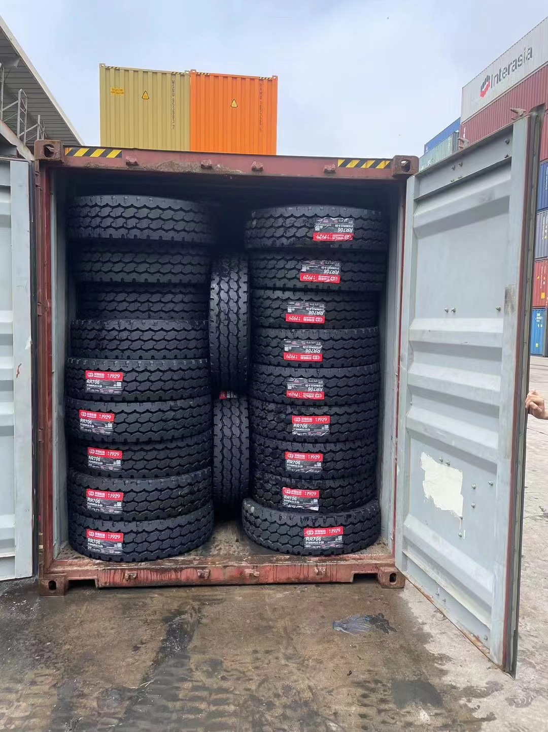65R22.5-20PR Radial Truck Tires Customization 22.5 Truck Tires