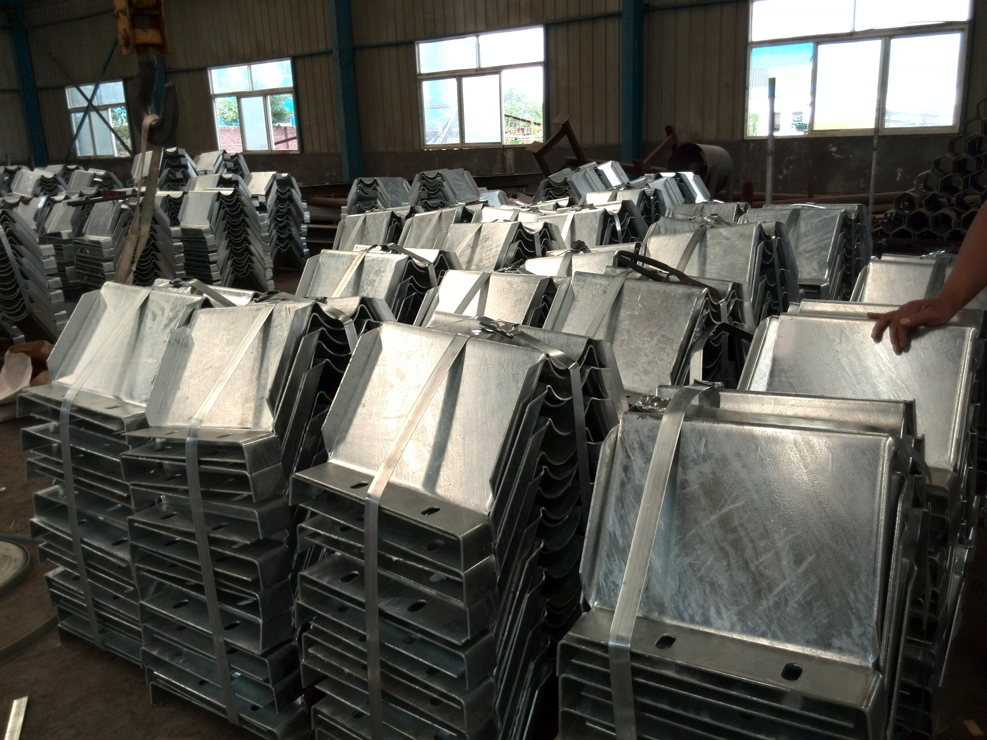 Anti-corrosion Galvanized Metal Flange Post for Roadway Safety and Reliability