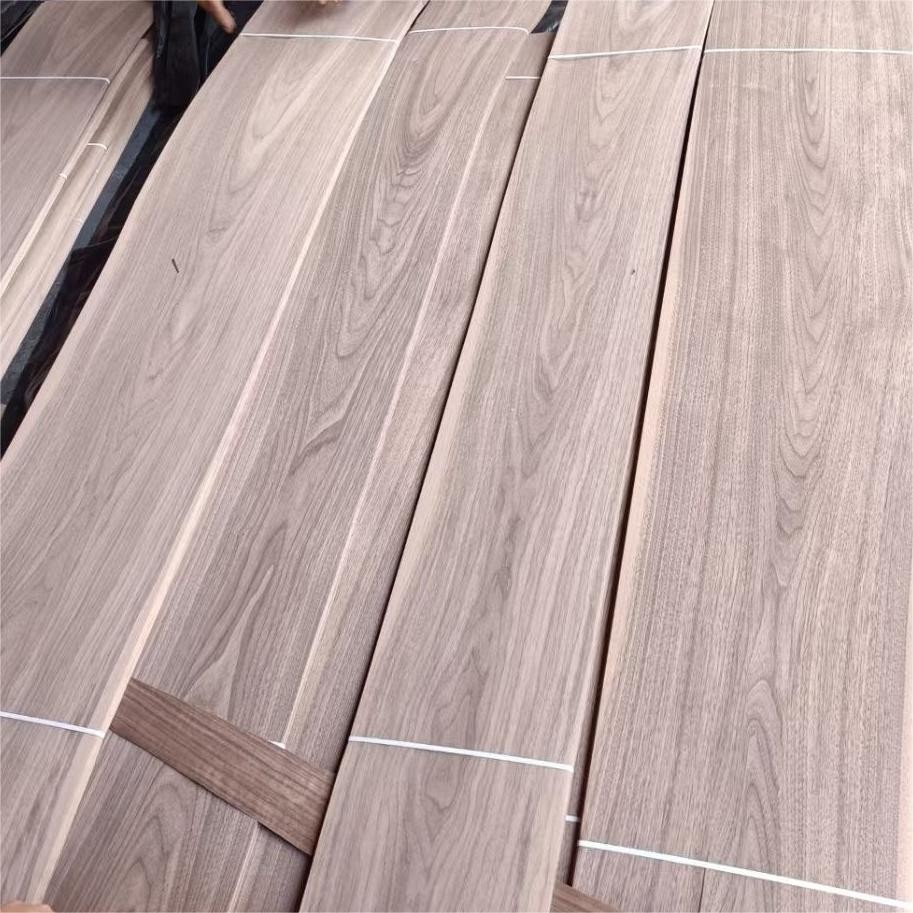 Natural Walnut 0.5mm Wood Veneer Plywood For Cabinet Wall And Door Decoration