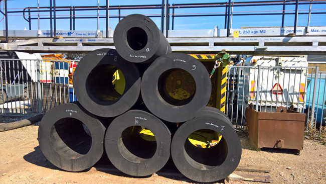 600mm Impact Resistance Cylindrical Marine Fenders Dock Solid For Berthing Operations