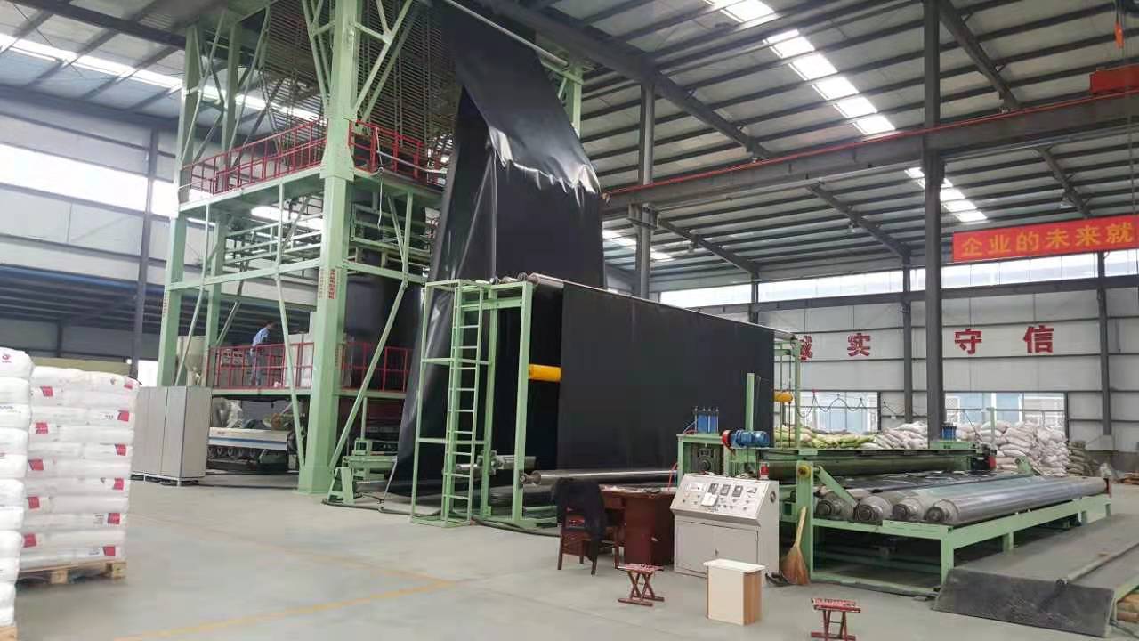 GB/ASTM GRI-GM13 Standard HDPE Geomembrane Welding Machine for Anti-Moisture Seepage