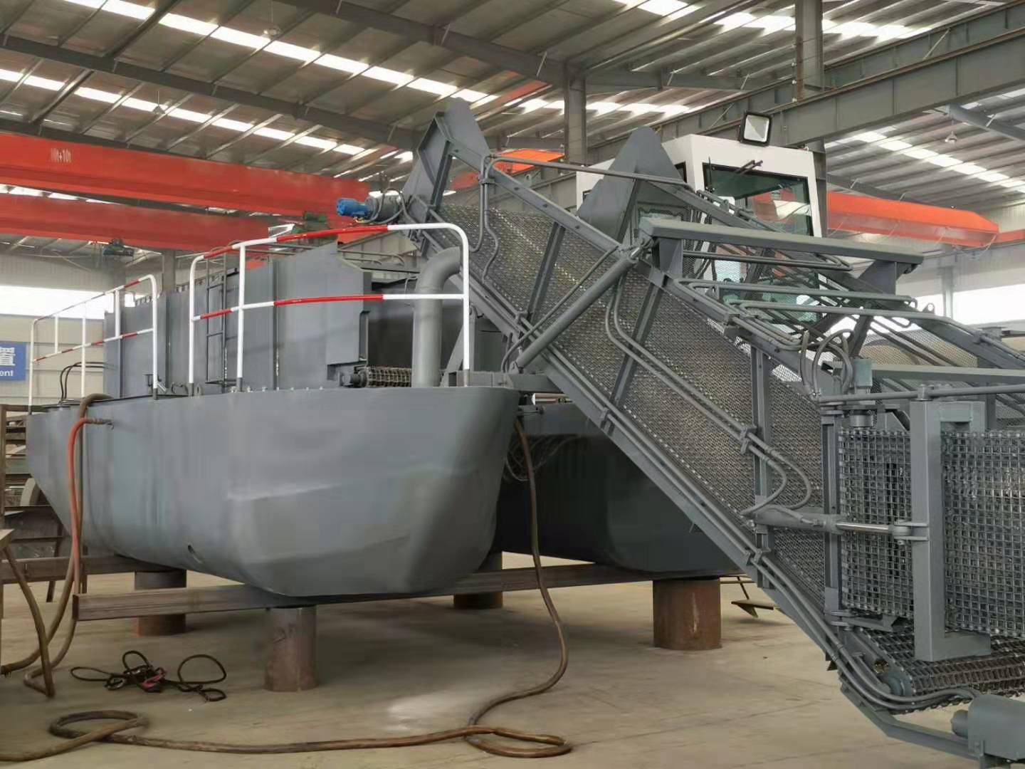 Newest professional water hyacinth harvester/trash skimmer boat/water weed