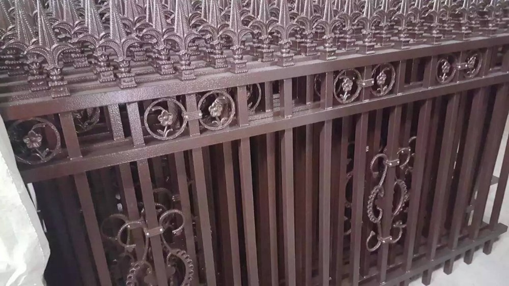 Premier Wholesale Steel Fence Supplier, Hot Dip Galvanized Iron Fencing Design