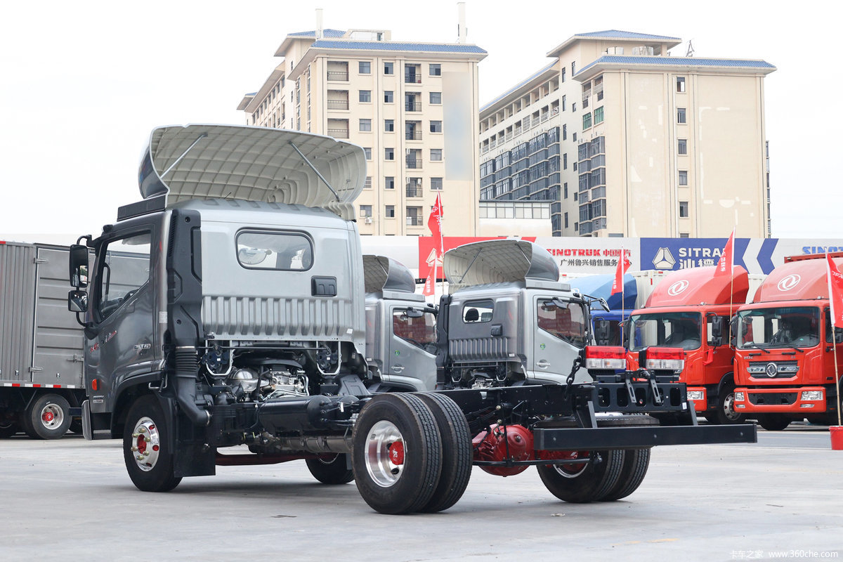 4170x2300x2300mm Cargo Tank Dimension 10 Ton Dongfeng 4x2/4x4 Light Lorry Truck for 2 Riders