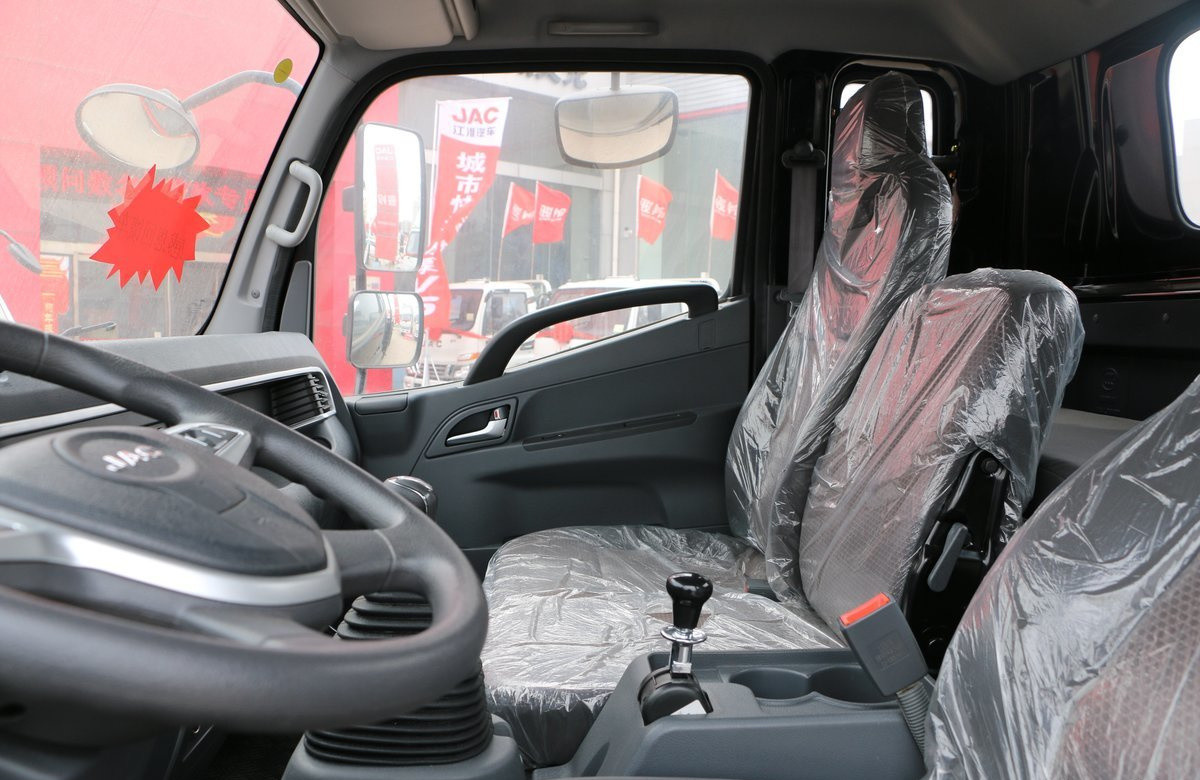 New Light Cargo Truck Black Color 145hp Diesel Engine Loading 8 Tons Single And Half Cab