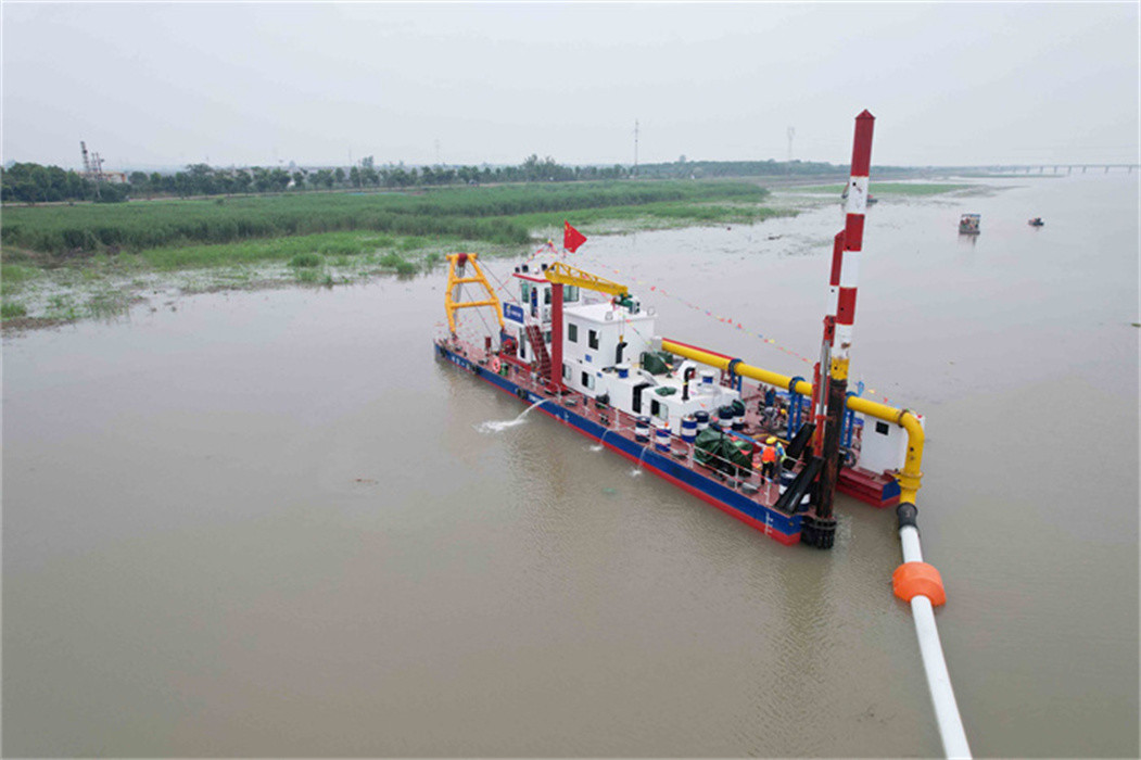 Cutter Suction Dredge Mining Spud Length Of 14.5m And 201 Kw Auxiliary Engine