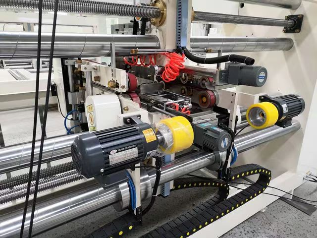 Manual Carton Box Stitching Machine with Minimum Flap Size of 80 Standard 20 Optional