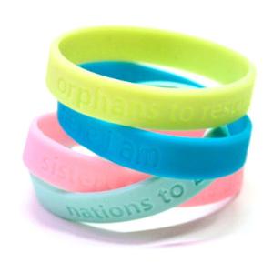 China Silicone RFID Access Control Wristbands Waterproof RFID NFC Bracelets With Logo Print on sale