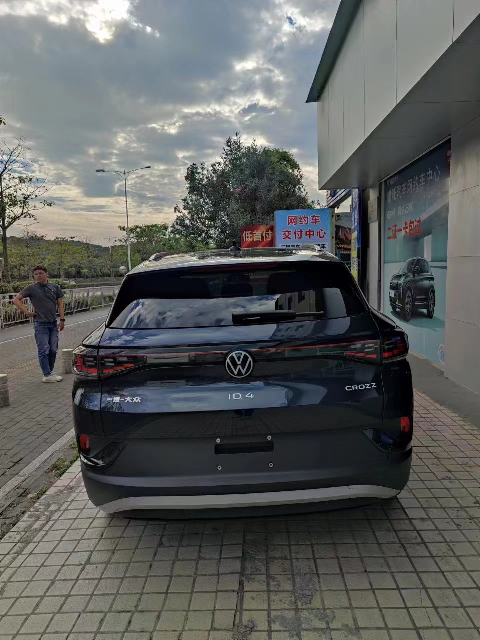 2024 Volkswagen ID4 Crozz Pure Pro Electric SUV Choose from Complete Color Selection