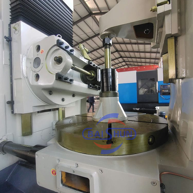 Metal Vertical Straight Teeth Helical Teeth Maker Cnc YK31200 Gear Hobbing Machine