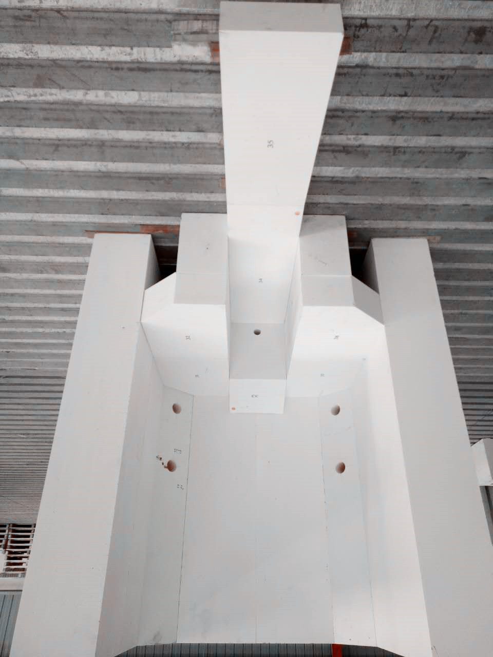 33% ZrO2 Content CS3 CS4 CS5 Azs Refractory Brick for Glass Melting Furnace in 2023