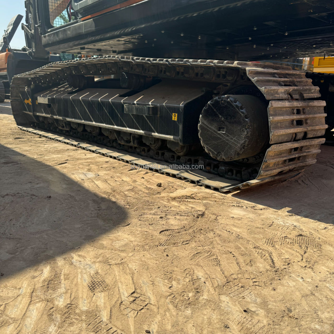 Selling 90% of new and second-hand Hyundai 220 excavators, old excavators, and old hook machines at a low price