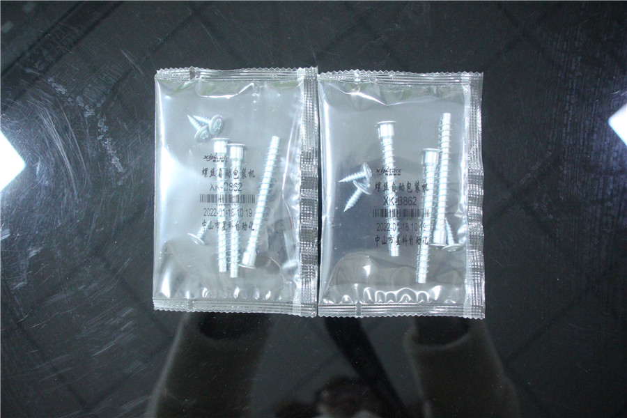 New Automatic Hardware Bolt Nail Screw Counting Toy Spare Parts Sachet Packing Machine With Two Vibrator Bowl