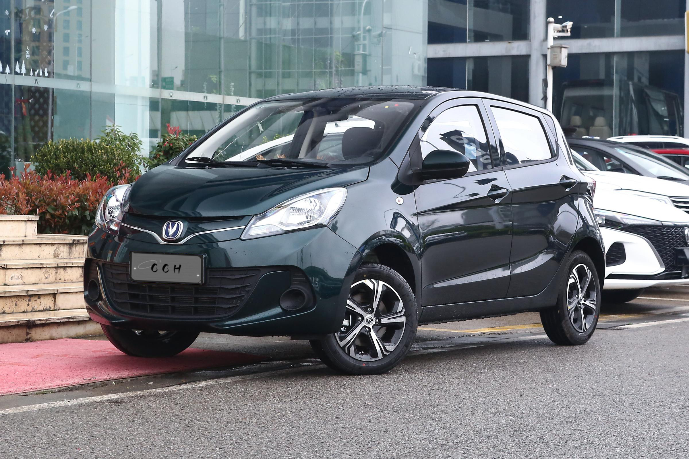 China Electric Car ChangAn Benben E-star 5 Door 5 Seats High Speed 101km/h Range 310km Low Price High Quality Full Versi