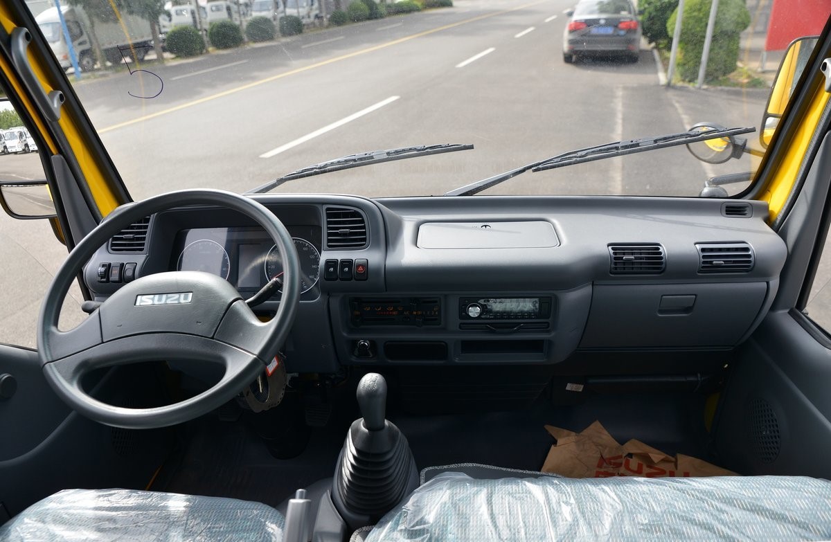 Versatile ISUZU RHD Small Mini Truck with 1 Ton Capacity and Gasoline/Diesel Engine
