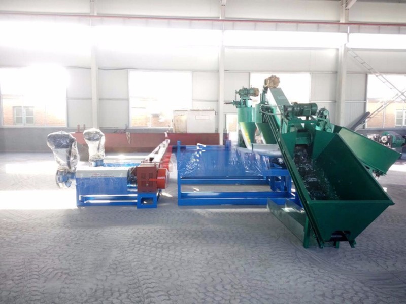 100kg/H Production Capacity PET Plastic Bottle Delabelling Crushing And Washing Line