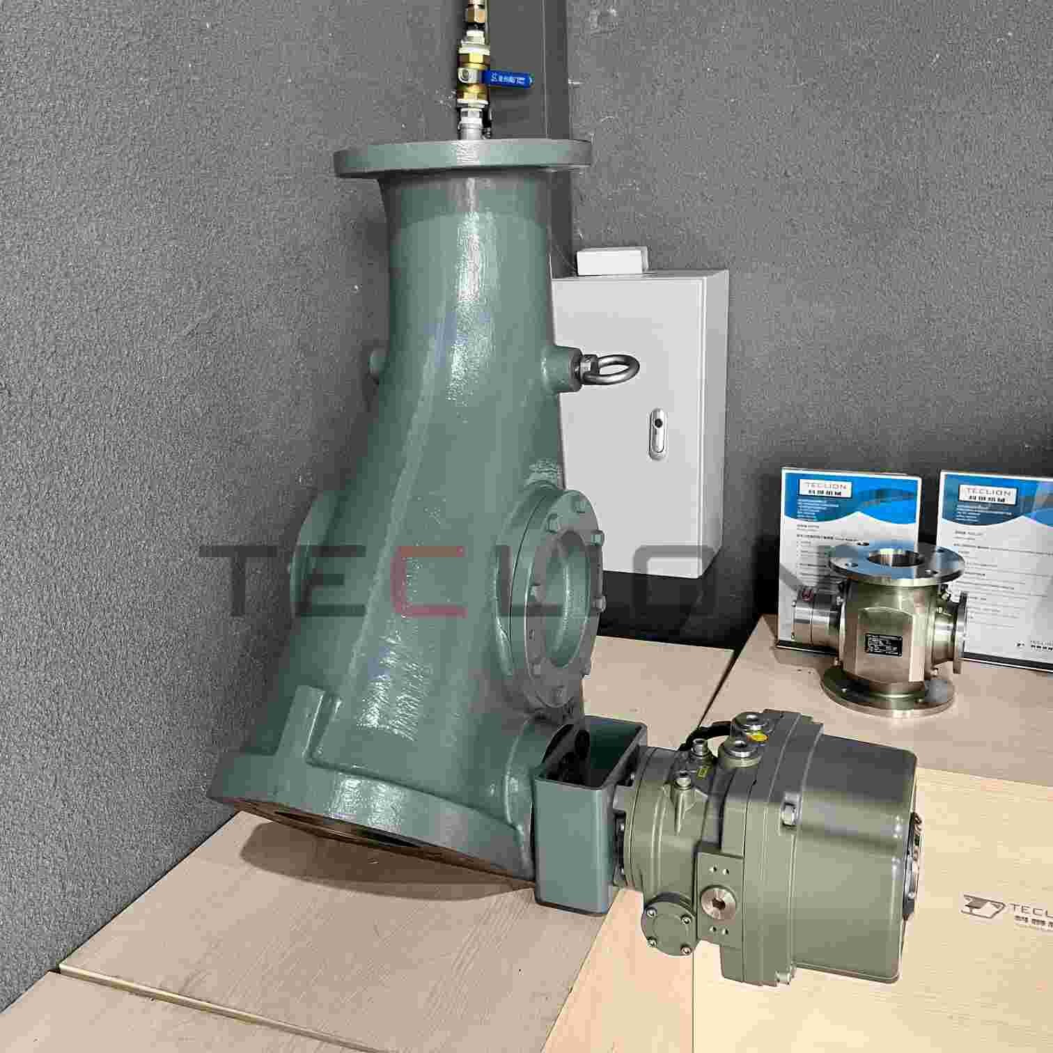 Non actuated cast iron swing diversion valve, a new choice for industrial fluid distribution