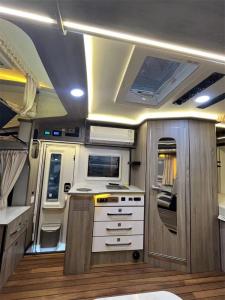 Quality 1500kg Max Payload Motorhomes with 8AT Automatic Transmission wholesale