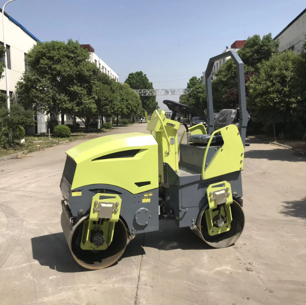 2-ton single drum roller, green road press, road press Ride-on vibratory roller are road construction equipment, suitabl