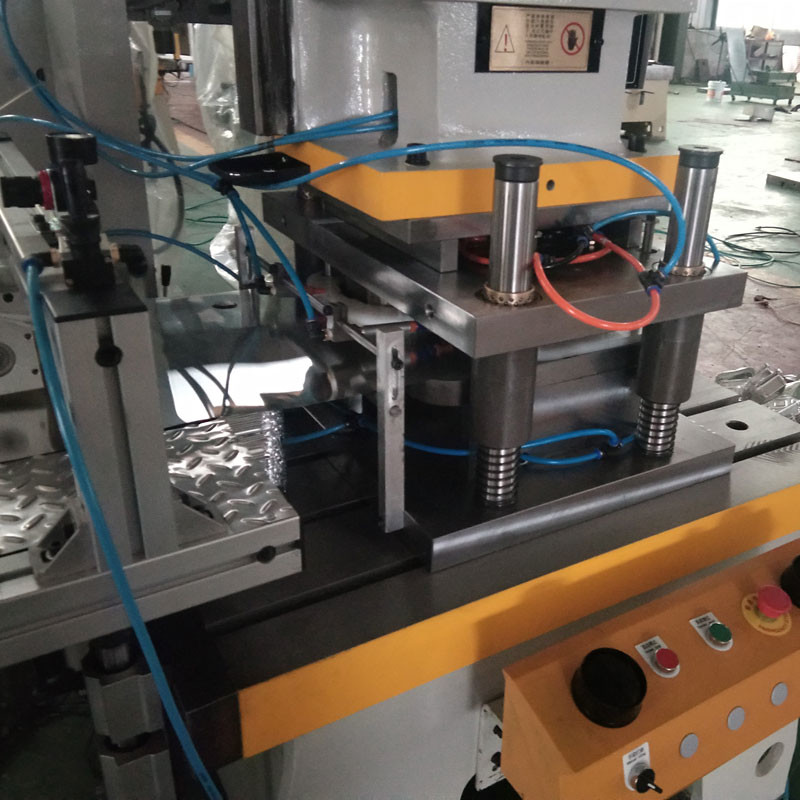 Single Crank 63T Pneumatic Punching Machine 1000*1200mm Aluminium Hole Punch Machine With Feeder