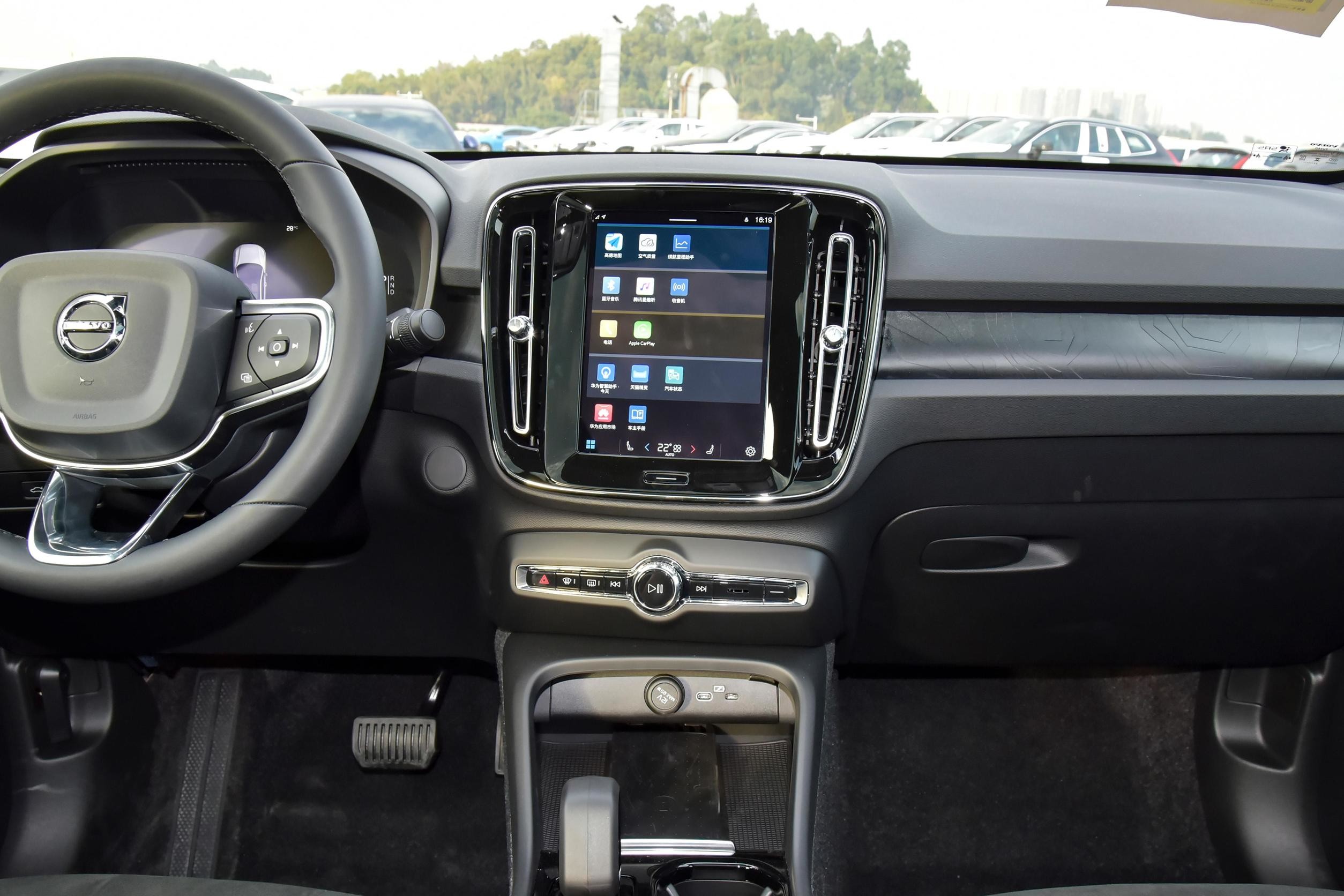 Eco Friendly All EV Electric Vehicle Volvo C40 RECHARGE 2024