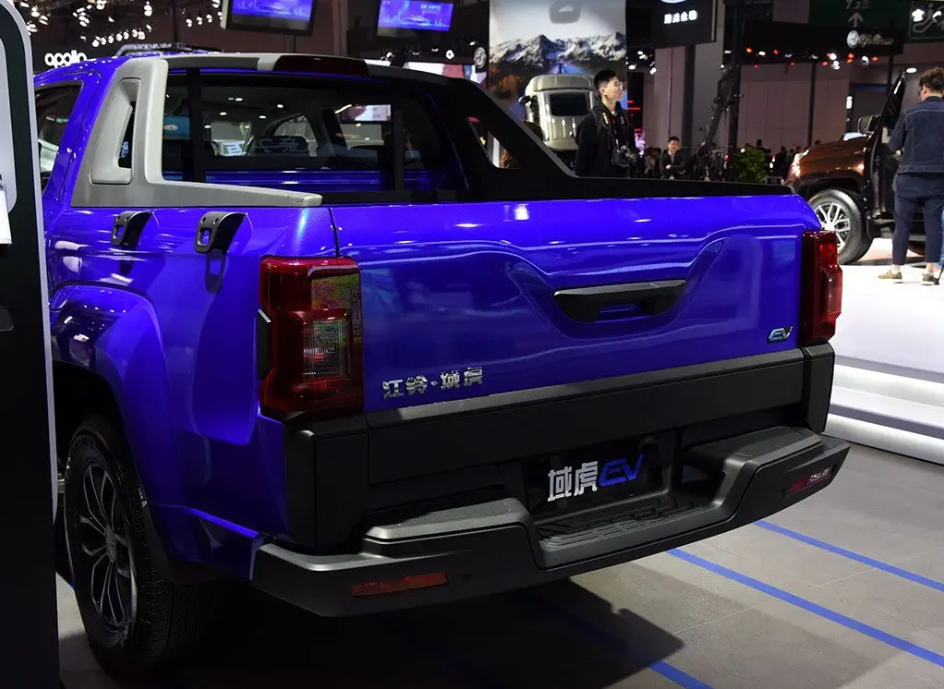 Tiger Electric Pickup Truck 2024 EV Pickup Van Mini Trucks Engine Powerful 120kw LED Leather Single Lithium Dark Automatic