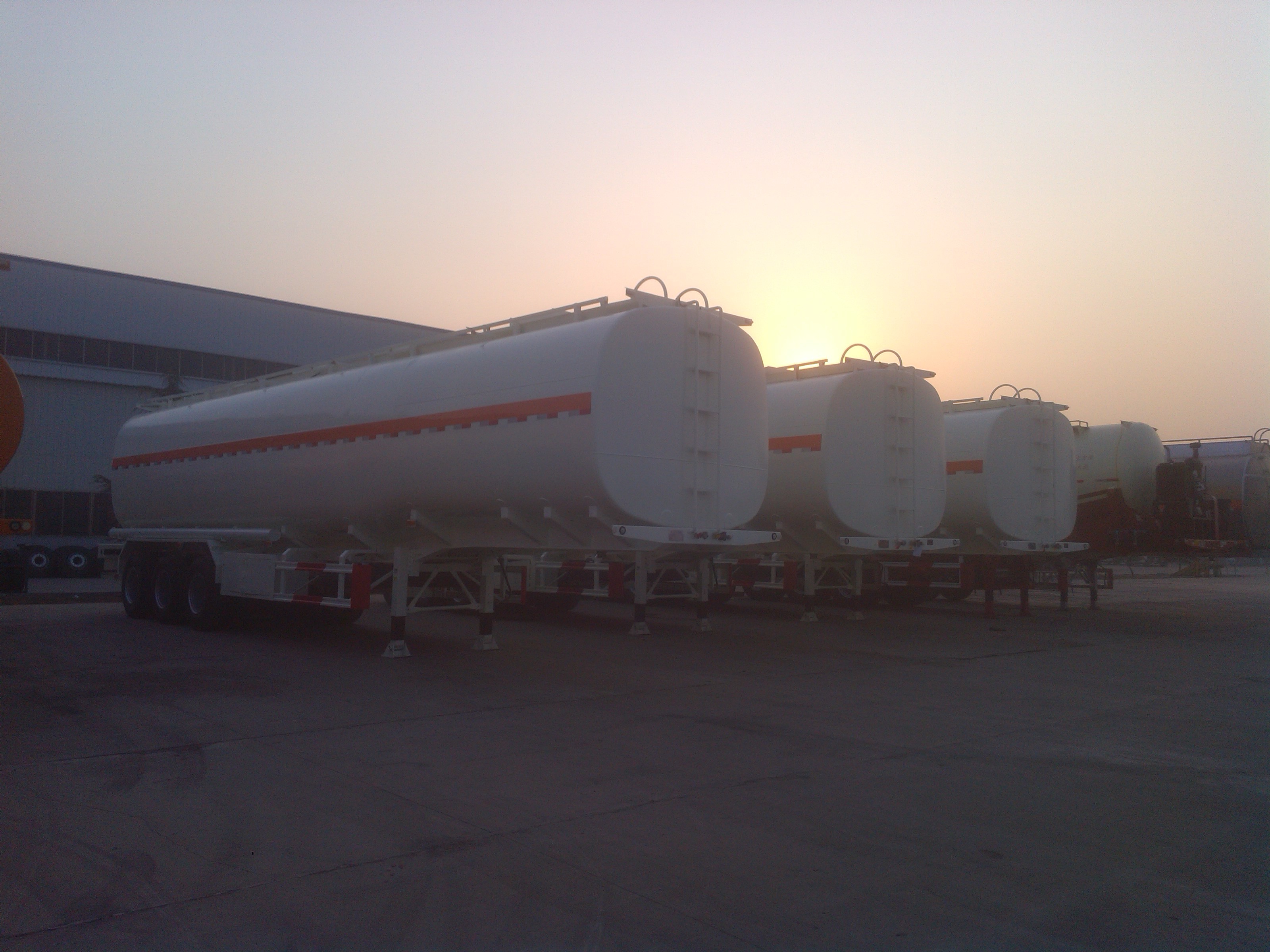 Made in China tank trailer for fuel with tri axles