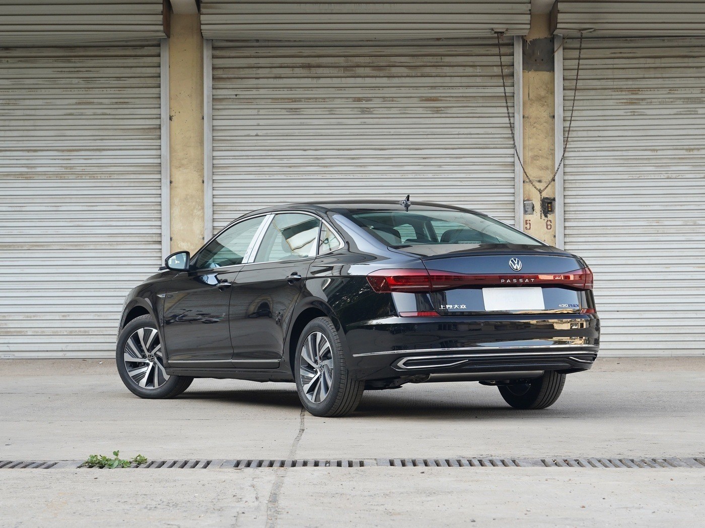 New Vw Electric Car Vehicle Volkswagen Passat Phev Plug In Hybrid Suv Left Hand