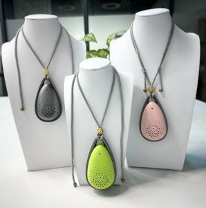 Quality 21 Hours Battery Life Portable Wearable Air Filter for Allergen Protection 96*56*33mm wholesale