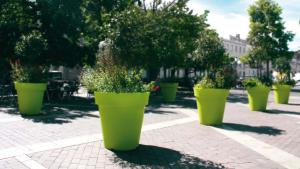 Quality Unique Modern Fiberglass Flower Pots Glossy Finished For Indoor Outdoor Decor wholesale