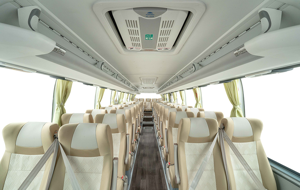 50 55 Seats Luxury Passenger Used Buses Tourist Luxury Bus with AC Equipped