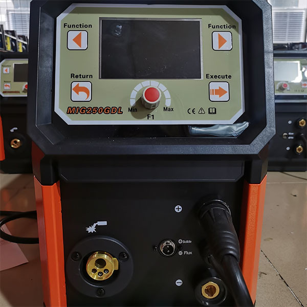 15KG Wire Spool Dual Pulse MIG Welder With 5 Inch LCD 250A Emperage