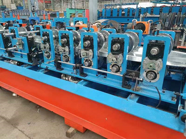 Galvanized Steel CZ Purlin Roll Forming Machine PLC C Channel Cold Roll Forming Machine