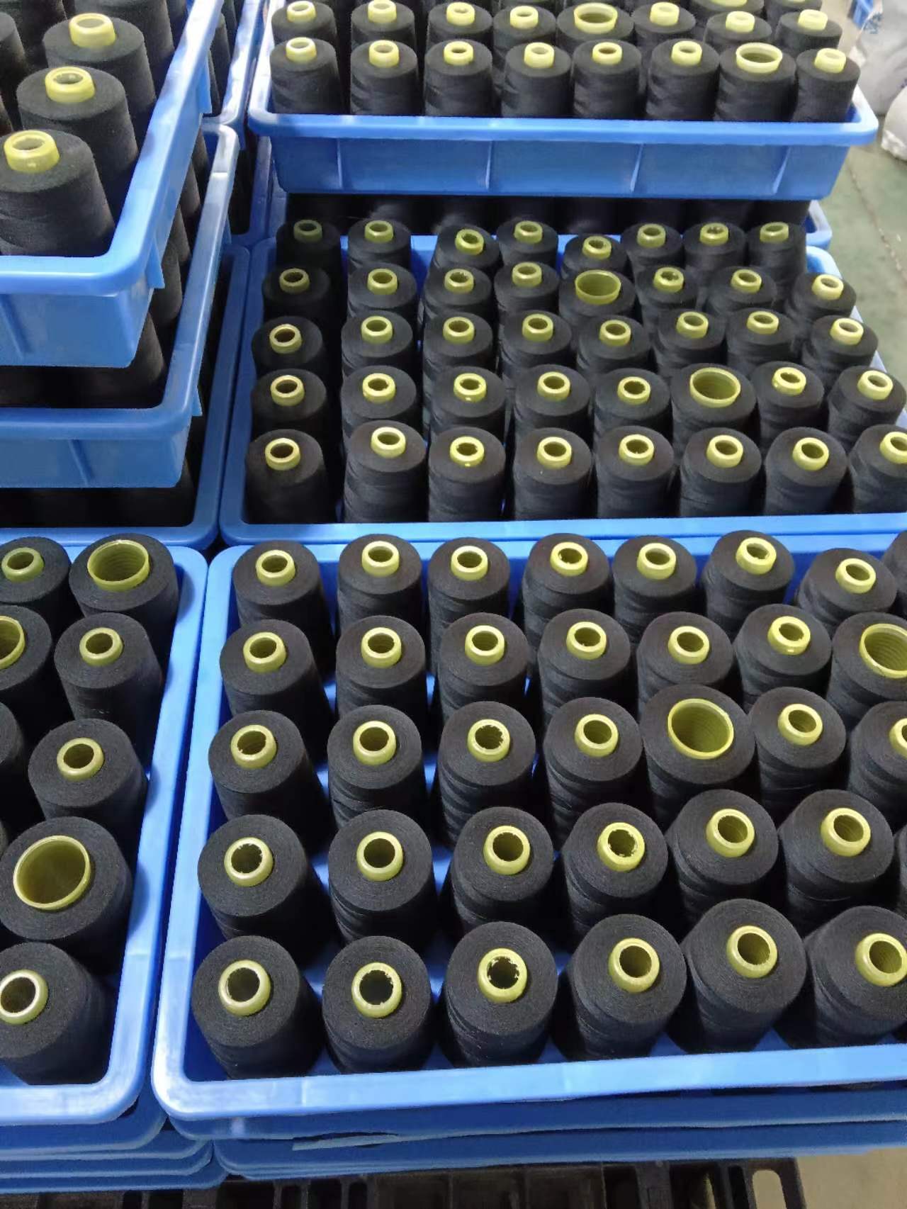 Polyester Sewing Thread for Machine Embroidery Supplies and 100% Spun Polyester Yarn