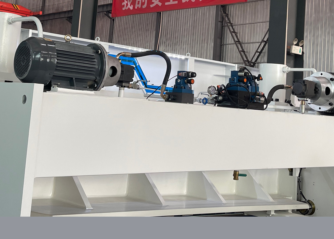 DELEM DAC360T Controller Hydraulic Guillotine Shearing Machine For Precise 8mm Cutting