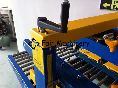 0.35KW 380V Carton Sealing Tape Machine Automatic Box Taping 80kg