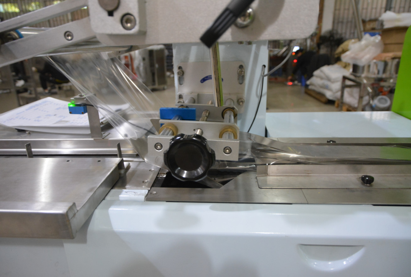 Foods Vegetable Fruits Flow Wrap Packaging Machine CE SGS ISO9001