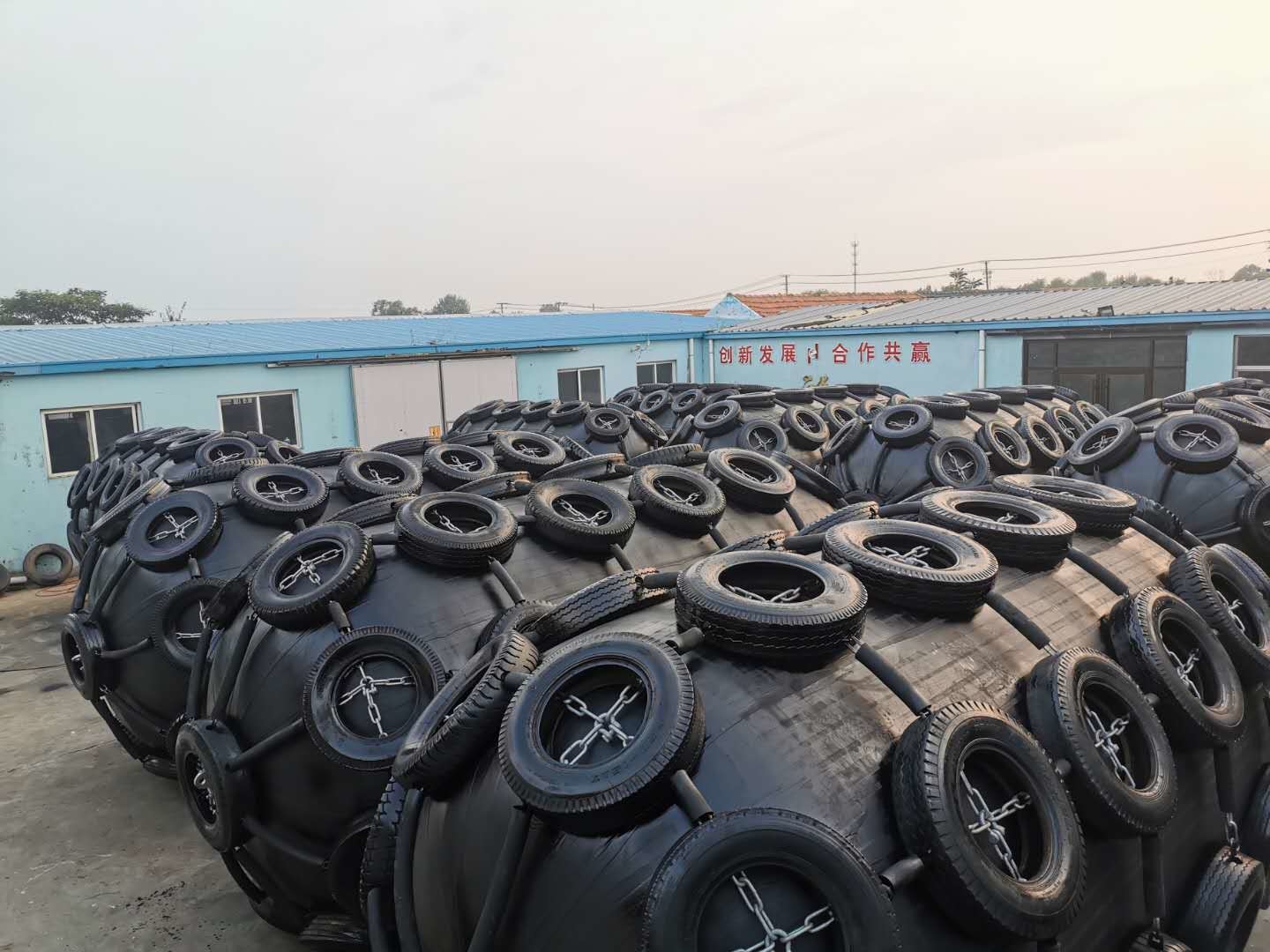 Yokohama Inflatable Marine Rubber Fenders 50Kpa 80Kpa STS STD Marine Dolphin