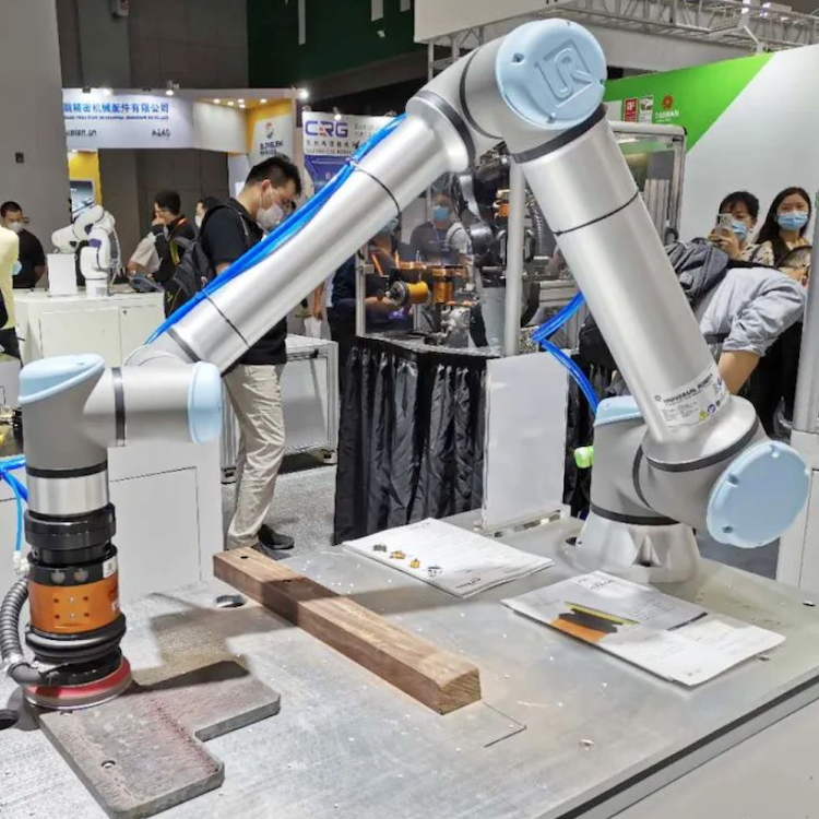 Manipulator Humanoid Robot Arm UR10 Matched with EOAT Onrobot Gripper with Plug In Compatibility Reach 1300mm Cobot